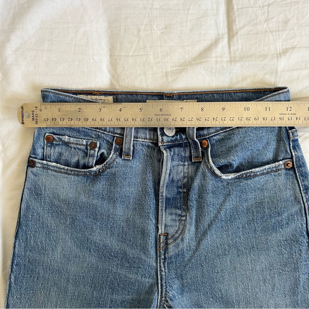 LEVI’S Wedgie Jean (24) - Picture 4 of 9